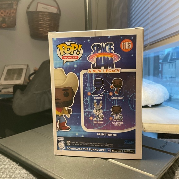 Funko Pop! LeBron James Cowboy with Tan Hat and Red Boots damaged box - Picture 5 of 8